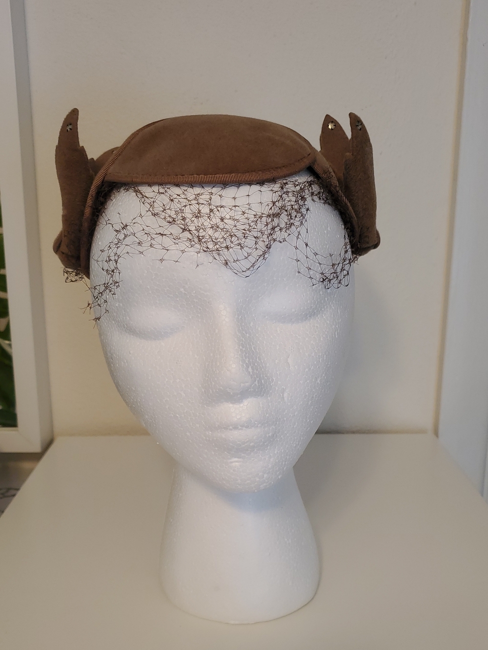1950s Lucy Beige Velour Suede Retro Net Vintage Cocktail Hat Topper Pinup